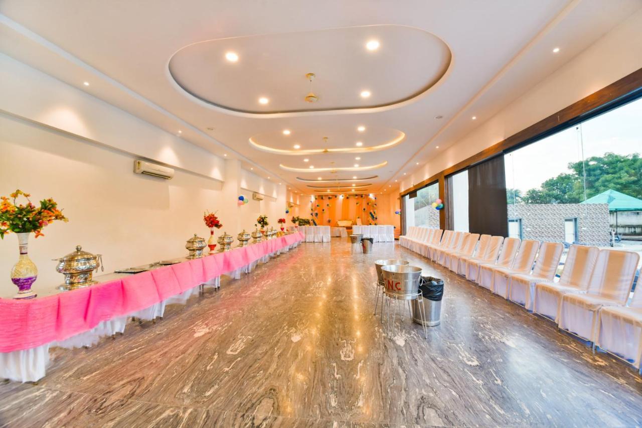 Palette - The Elegance Resort Chittorgarh Buitenkant foto