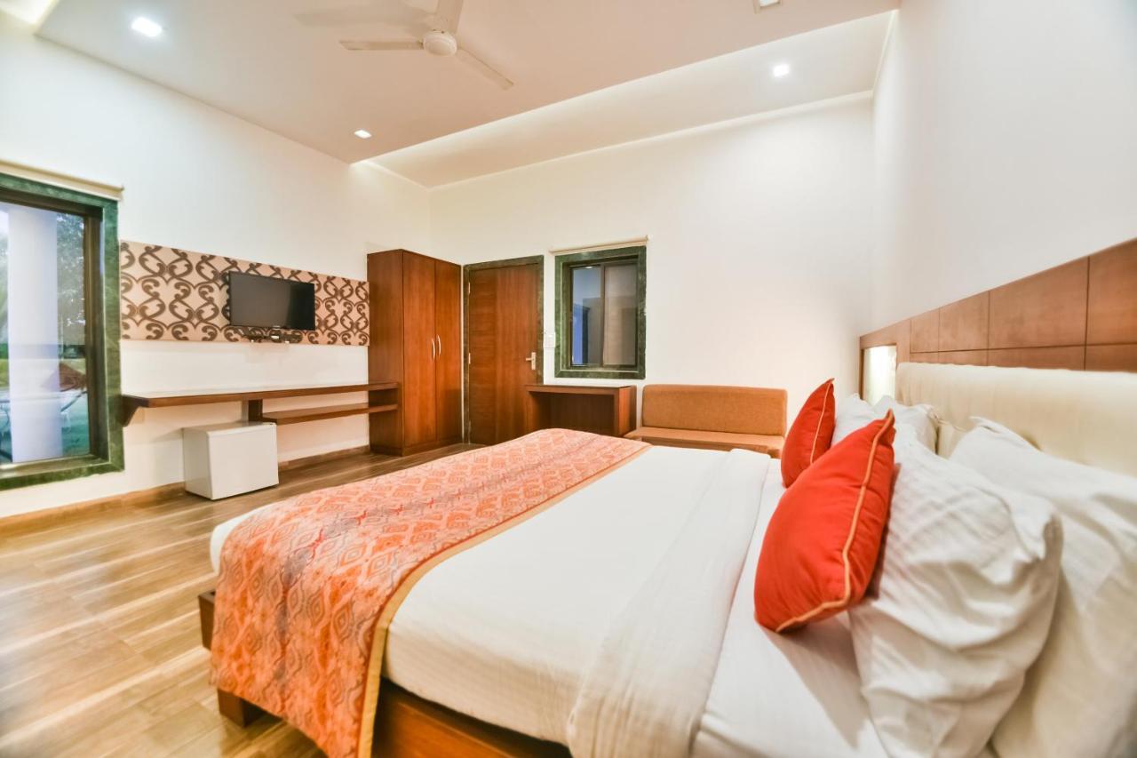 Palette - The Elegance Resort Chittorgarh Buitenkant foto